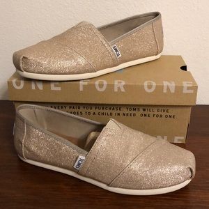Toms classic shoes